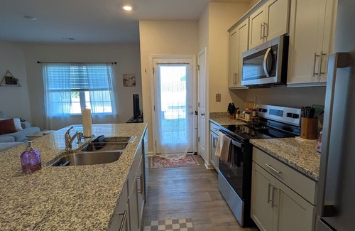 Carthage House | Cozy 3 Bedroom 2.5 Bath Townhome in Charming Carthage