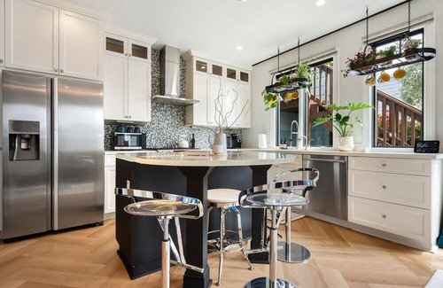 Bernal Heights Apartment | Modern Victorian Retreat in Bernal Heights