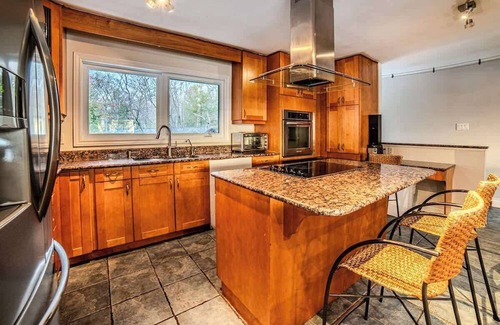 Carling House | 6 Bedroom Lakefront Main House in Sand Bay