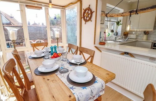 Hamble-le-Rice Cottage | RIVERVIEW, pet friendly, country holiday cottage in Hamble