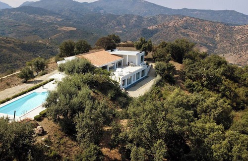 Pollina Villa | Poggio Pigio - Four Bedroom Villa, Sleeps 8