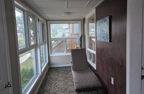 Winnipeg House | St. Thérèse’s Nest: Your Peaceful Retreat Minutes from the Pulse of the City