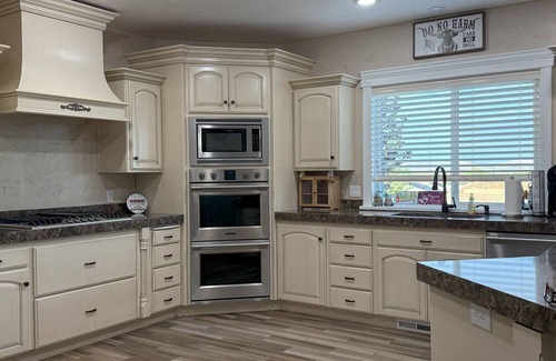 Nephi House | Charming 4-bed 3.5 bath house w/mountain views in Nephi - sleeps up to 10 guests