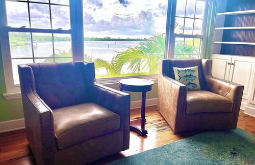 Bokeelia House | Luxury Waterfront Paradise in Bokeelia - Infinity Pool, Dock and Outdoor Bar