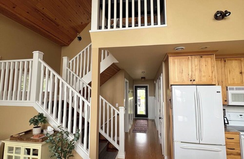 Division No. 8 Cabin | Spacious four season lake front Cabin on Gull Lake