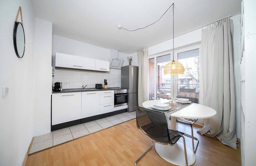 Furth-Sud Apartment | Favorite Stays: StudioM w/Balcony | Kitchen | Trade Fair