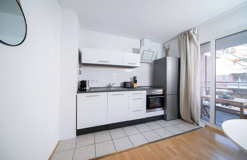 Furth-Sud Apartment | Favorite Stays: StudioM w/Balcony | Kitchen | Trade Fair