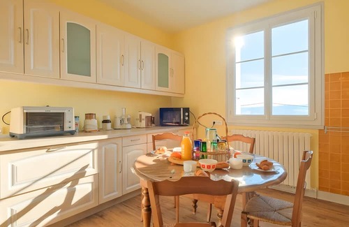 Agonac House | Holiday Home 'Puy De Pinou' with Private Garden and Wi-Fi