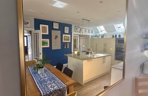 Richmond-upon-Thames House | Beautiful 4 Bed. Central Teddington