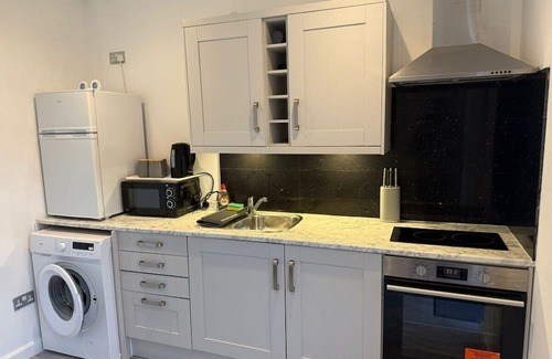Basildon Apartment | KingsVilla Annex | Basildon