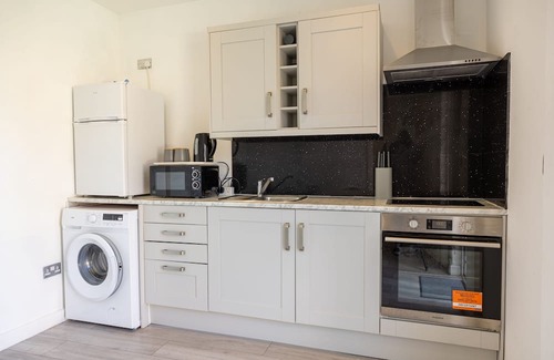 Basildon Apartment | KingsVilla Annex | Basildon