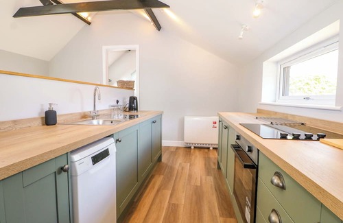 Netley Cottage | THE OLD PARLOUR, romantic, with a garden in Durley