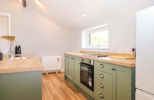 Netley Cottage | THE OLD PARLOUR, romantic, with a garden in Durley