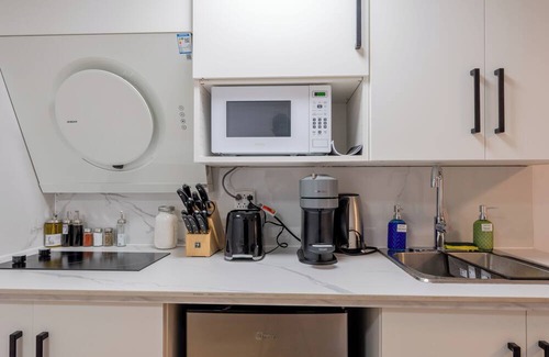 Cote-Des-Neiges—Notre-Dame-De-Grace Apartment | Charming studio w/Patio/parking