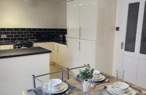 Newcastle-upon-Tyne House | Exquisite Stays near the city centre and airport