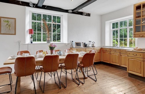 Hay-on-Wye Cottage | Blackway House - sleeps 20 guests in 7 bedrooms