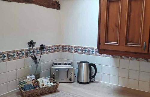 Alcester Cottage | The Milking Parlour - Cottage within farm grounds