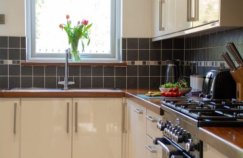 Tyn-y-Gongl Cottage | 80 Breeze Hill - sleeps 5 guests in 2 bedrooms