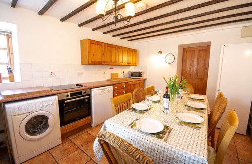 Bodffordd Cottage | Y Wennol - sleeps 8 guests in 3 bedrooms