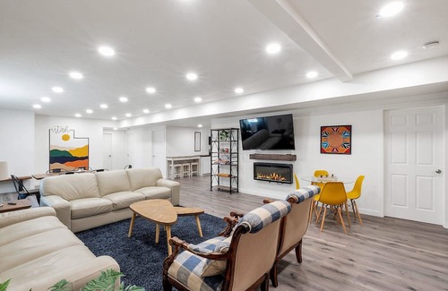 Provo House | Cozy Pet-Friendly Stay & Waffle Breakfast too!