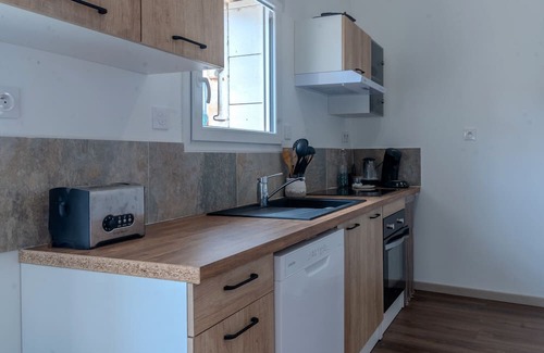 Bercloux House | Holiday Home 'Berclois' with Private Terrace, Wi-Fi and Air Conditioning