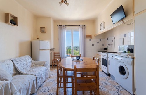Banyuls-dels-Aspres Apartment | Apartment 'Les Albères' with Sea View, Wi-Fi and Air Conditioning