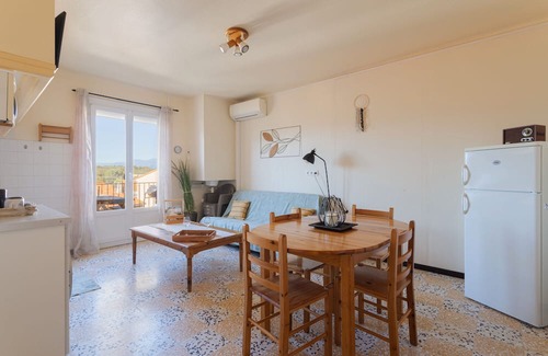 Banyuls-dels-Aspres Apartment | Gîte 'Canigou' with Mountain View, Wi-Fi, and Air Conditioning
