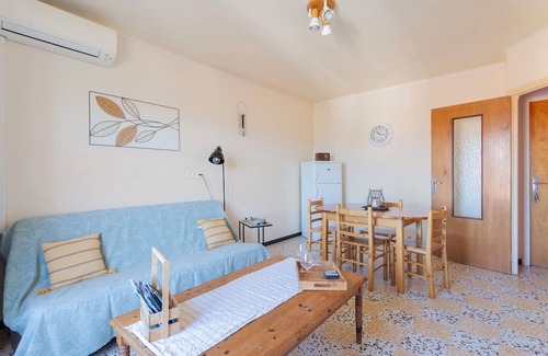 Banyuls-dels-Aspres Apartment | Gîte 'Canigou' with Mountain View, Wi-Fi, and Air Conditioning