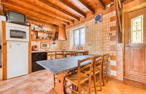 Saint-Seurin-de-Cadourne House | Holiday Home 'La Maréchale' with Private Garden, Wi-Fi and Air Conditioning
