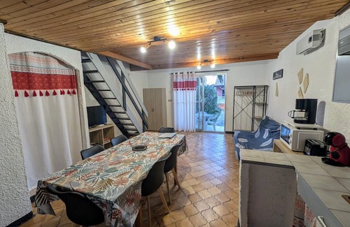 Roquefort-des-Corbieres Cottage | Gîte La Capelle for 7 People, with Pool