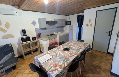 Roquefort-des-Corbieres Cottage | Gîte La Capelle for 7 People, with Pool