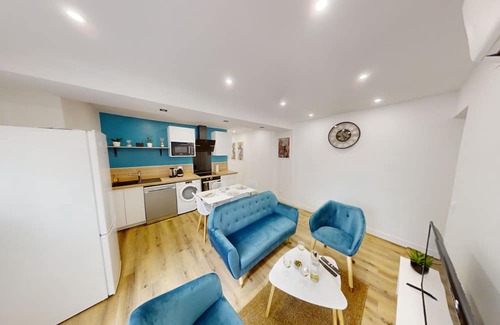 Le Mee-sur-Seine Apartment | Apartment 'Cosy Calm Seine Riverside Garden' with Balcony and Wi-Fi