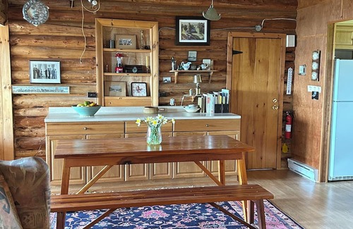 Dundee Cottage | Chalet Beauly, panoramic views of St.Lawrence River from a Heritage Property