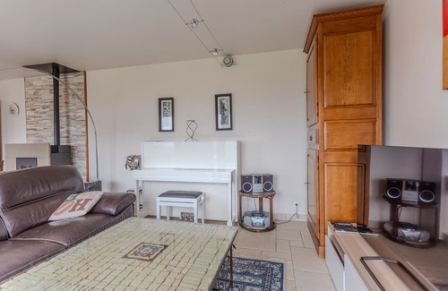 Buzy House | Holiday Home 'Gite Gousseau' with Mountain View, Private Terrace and Wi-Fi