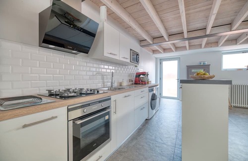 Caraman House | Guest House 'Domaine En Castanet' with Shared Pool, Private Garden and Wi-Fi