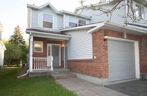 Kanata Lakes - Marchwood Lakeside - Morgan's Grant - Kanata House | Cozy SubUrban Retreat Ideal for Family & Young Professionals in Kanata Lakes