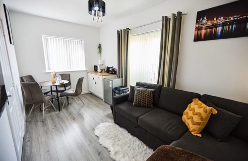 Everton Apartment | Ampee Guest Suite-Free Parking