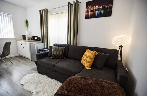 Everton Apartment | Ampee Guest Suite-Free Parking