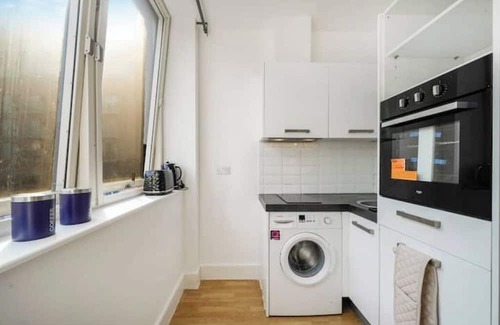 Borehamwood Apartment | NEW Private Studio with parking