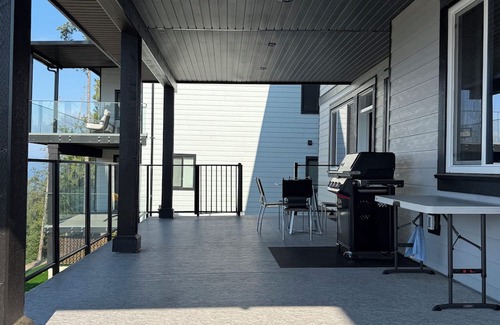 Regional District of Nanaimo House | Hilltop Oceanview Getaway – Relax Above Nanaimo’s Coastline