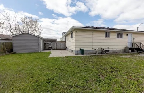 Hamilton House | Charming Newly Reno'd 2-bedroom lower level bungalow in Hamilton with AC