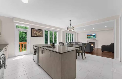 Keswick House | Heaven Beach House. 2 min Drive.