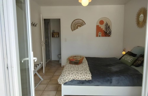 Saint-Martin-d'Ardeche Bed & Breakfast | Guest Room 'A L'ombre Des Amandiers - Room 2' with Shared Pool, Communal Garden and Wi-Fi