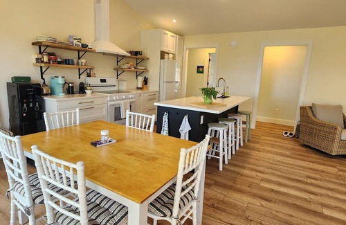 North Frontenac Cottage | Lakefront, treetop, cottage. Immerse yourself in a panorama of nature.