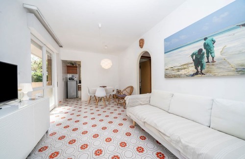 Grado Pineta Apartment | Cozy 56 sqm ground-floor apartment featuring a balcony running along the entire perimeter and a private garden, perfect for relaxation and tranquility. Located in Grado Pineta, a green and quiet area just steps from the sea and nature trails, it offers t