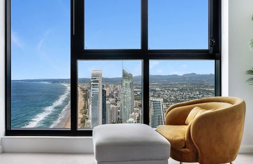 Surfers Paradise Apartment | 70 Stories Ocean View Apartment