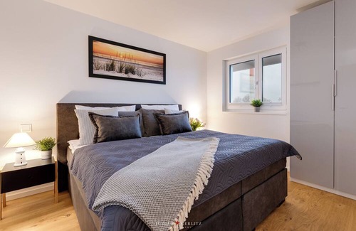 Olpenitz Apartment | Enjoy - parking space, balcony, washing machine, 1st row on the water, harbor view