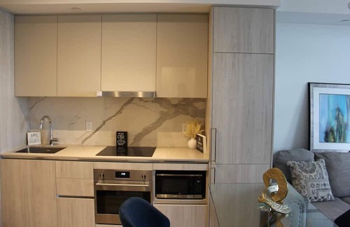 Vaughan Apartment | Stay in the heart of downtown Vaughan in this modern one-bedroom condo