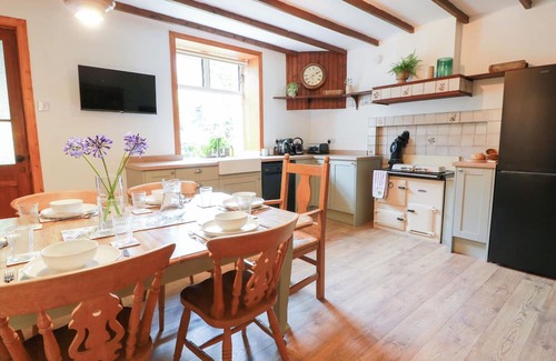 Maybole Cottage | BALSAGGART FARM, family friendly, with open fire in Kirkmichael