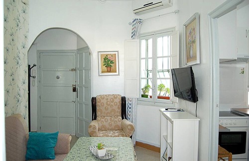 Nervion Apartment | Apartment on 3rd floor, in commercial and leisure area. Good location.